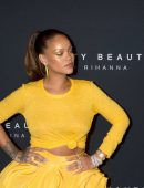 Rihanna-Braless-106