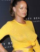 Rihanna-Braless-114