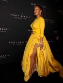 Rihanna-Braless-116