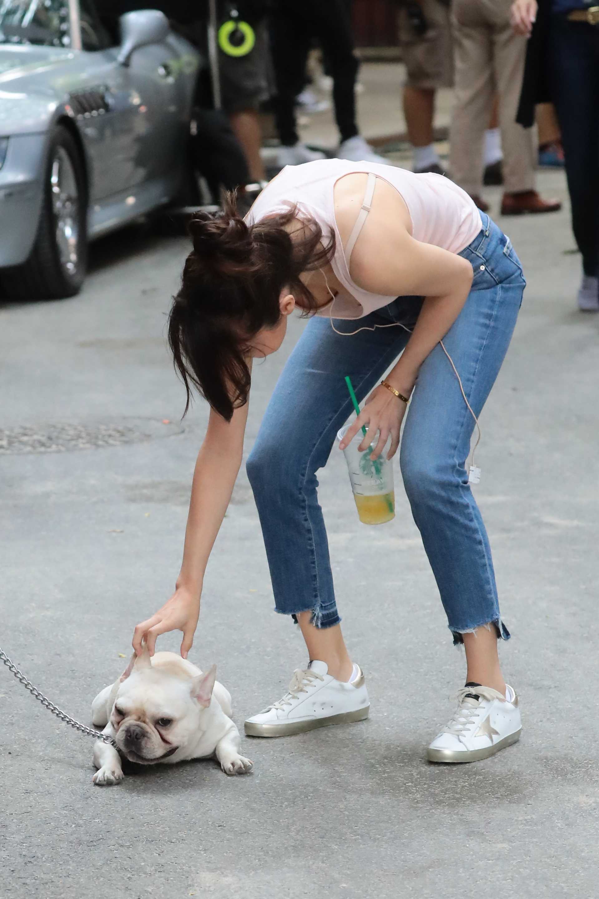 Selena-Gomez-on-Movie-Set-6