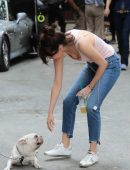 Selena-Gomez-on-Movie-Set-8