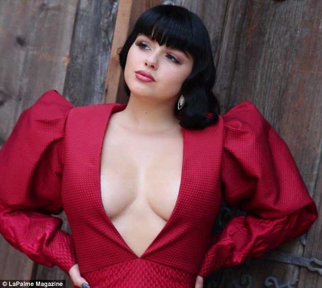 Ariel-Winter-in-LaPalme-Magazine-2017-1