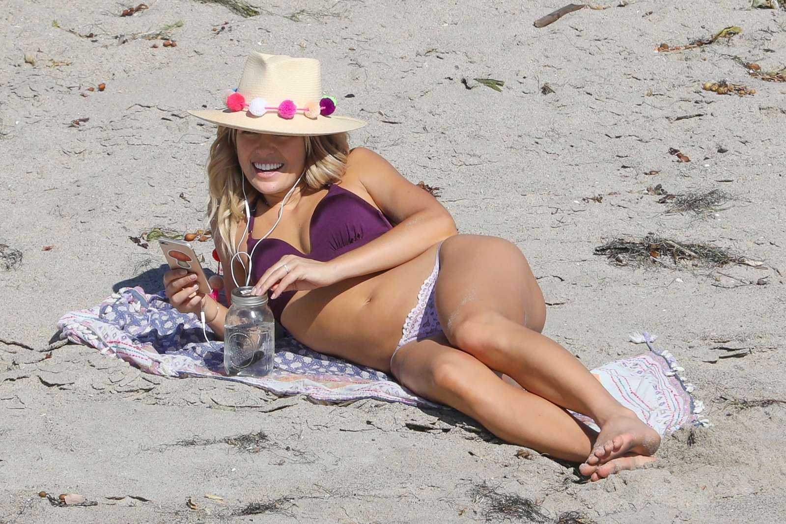 Ashley-Hart-in-Bikini-826