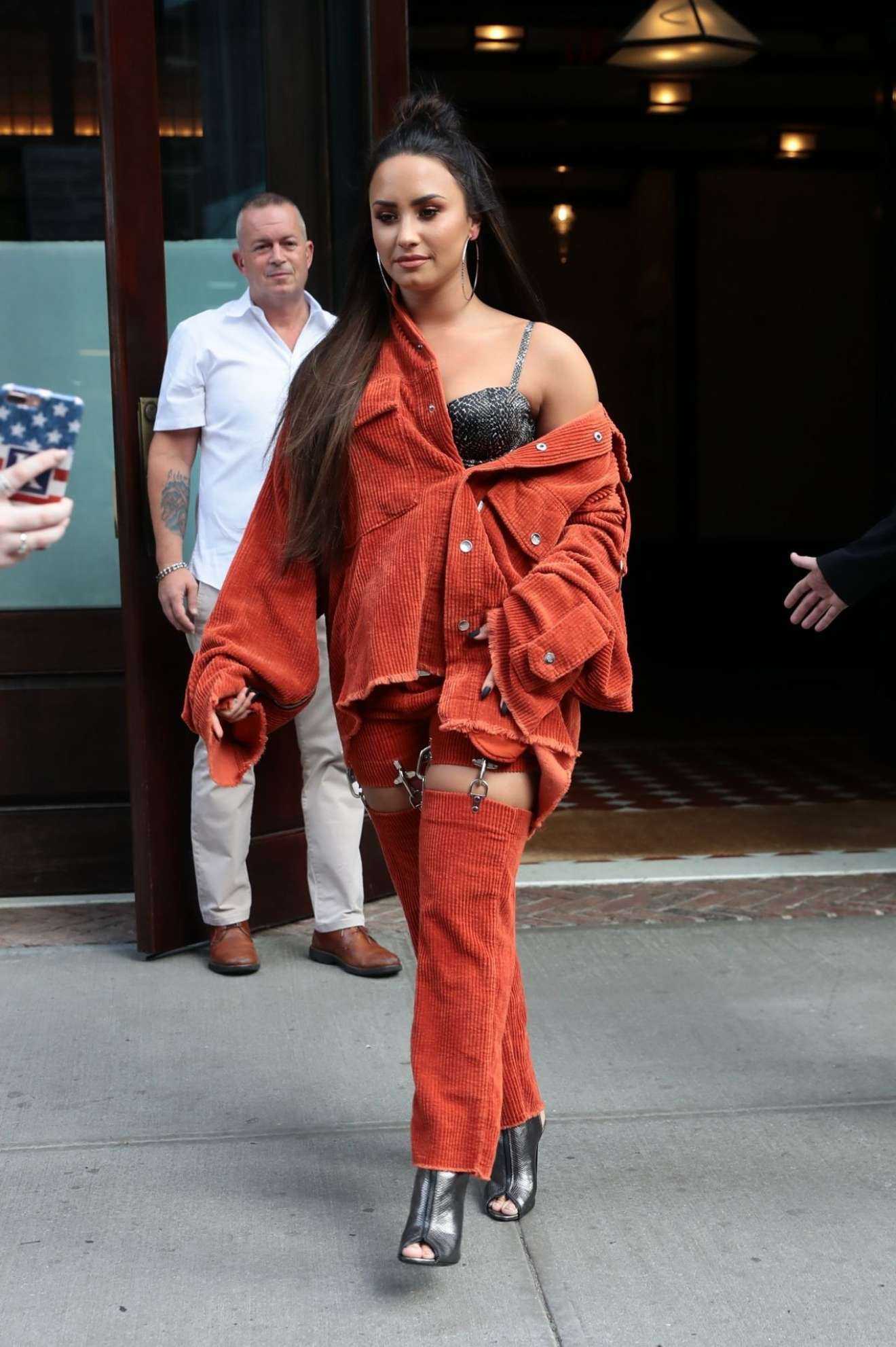Demi-Lovato-210