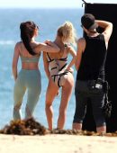 Hailey-Baldwin-in-Swimsuit-502