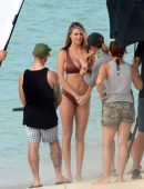 Kate-Upton-in-Bikini-and-Swimsuit-11