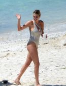Kate-Upton-in-Bikini-and-Swimsuit-13