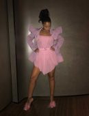 Rihanna-Leggy-603
