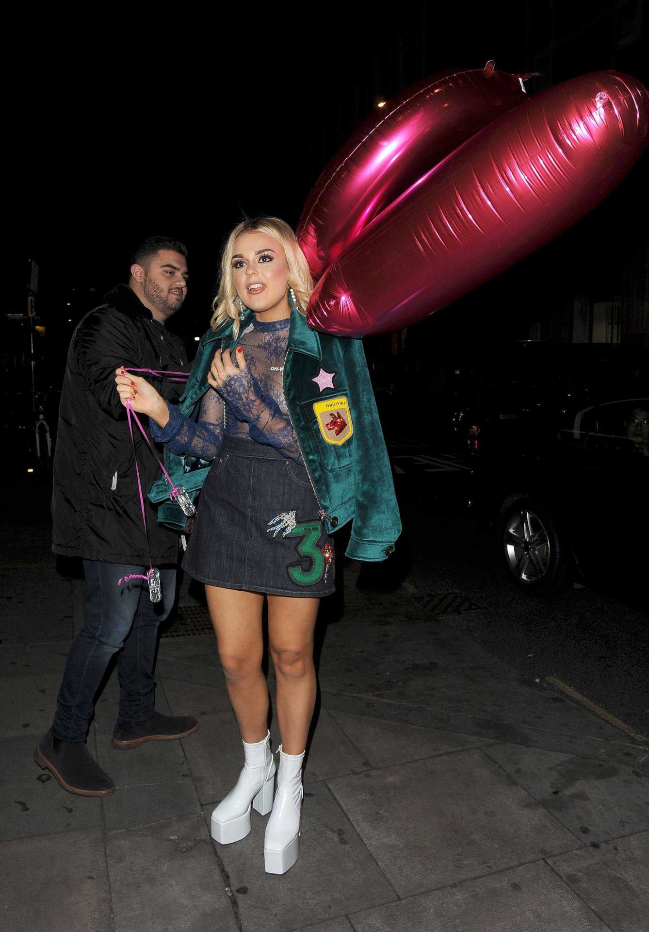 Tallia-Storm-at-19th-Birthday-Party-5