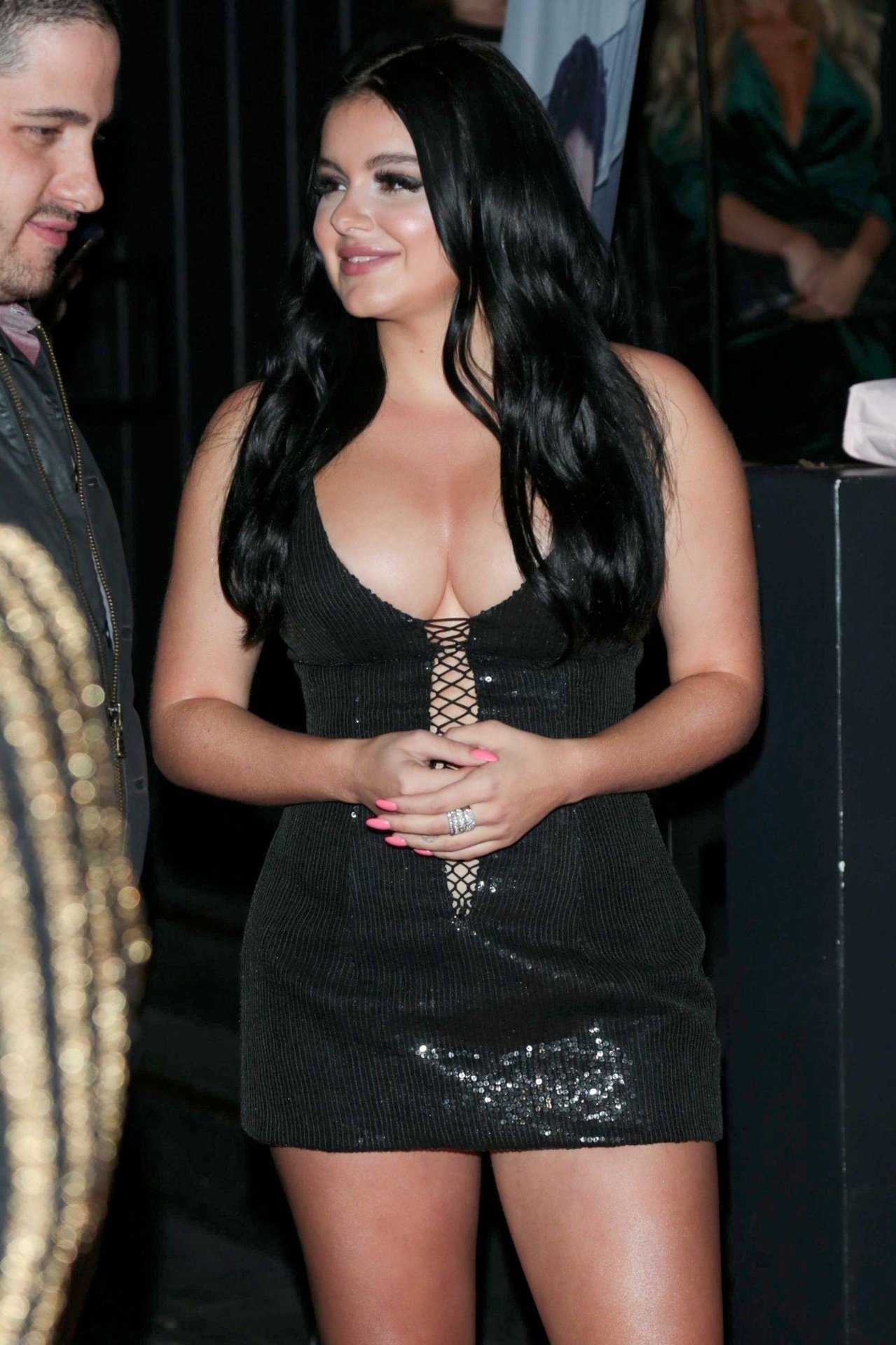 Ariel-Winter-103