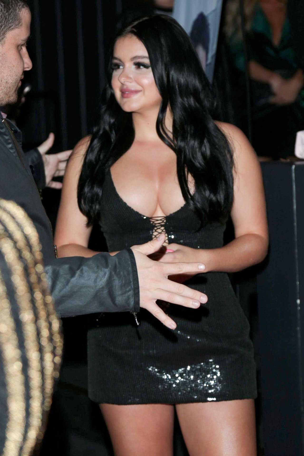 Ariel-Winter-109