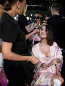 Bella-Hadid-at-2017-Victoria’s-Secret-Fashion-Show-4