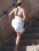 Charlize-Theron-in-Bikini-10