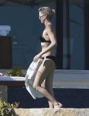 Charlize-Theron-in-Bikini-2