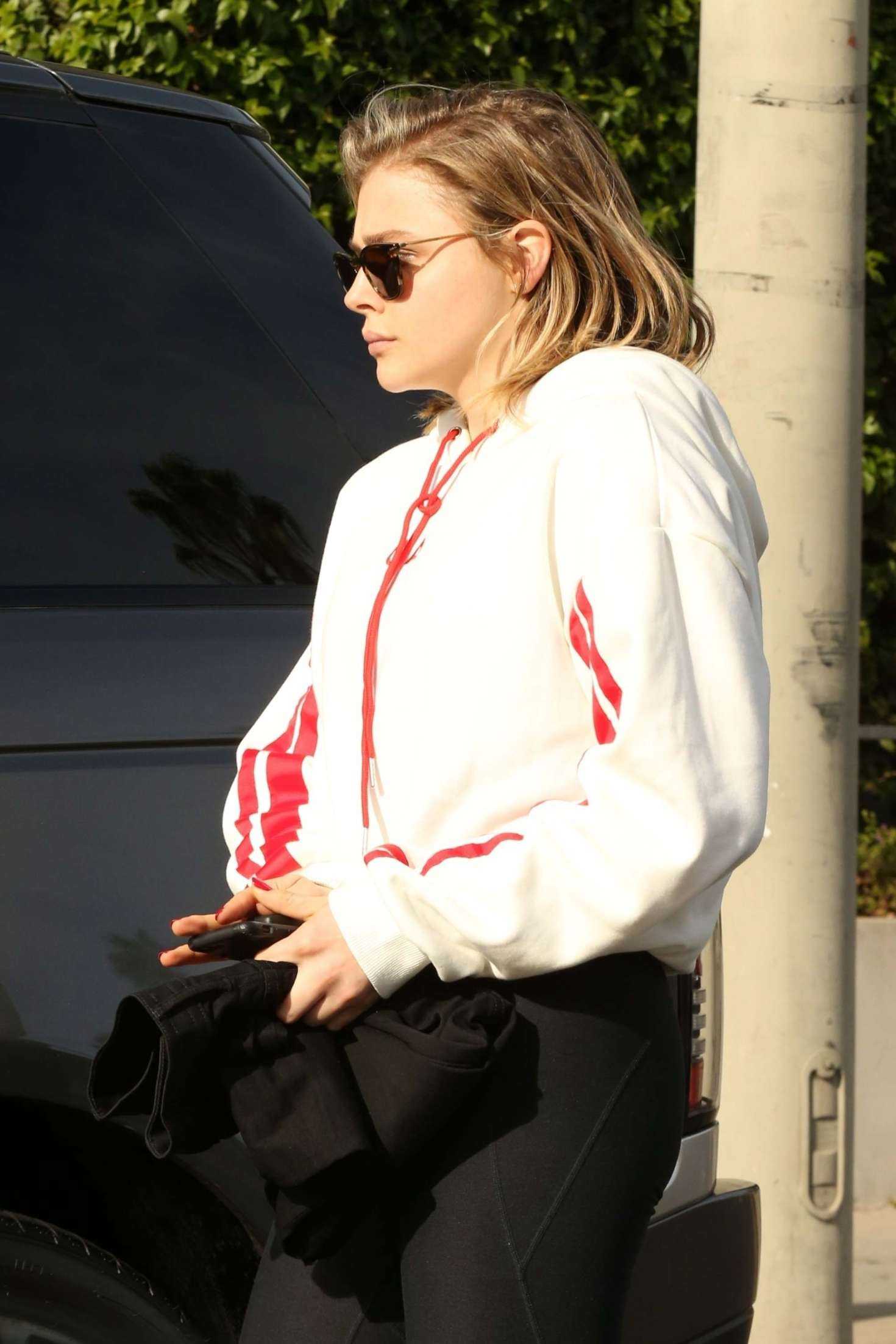 Chloe-Moretz-Booty-609