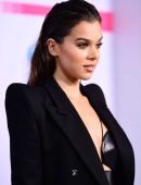 Hailee Steinfeld at 2017 American Music Awards in LA