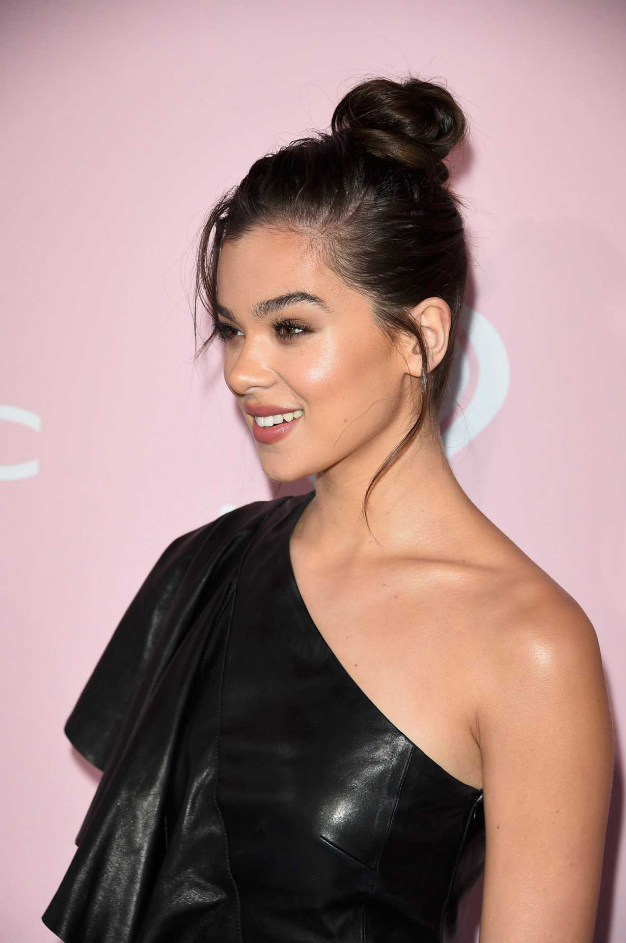 Hailee-Steinfeld-at-Variety-Hitmakers-Awards-in-LA-1