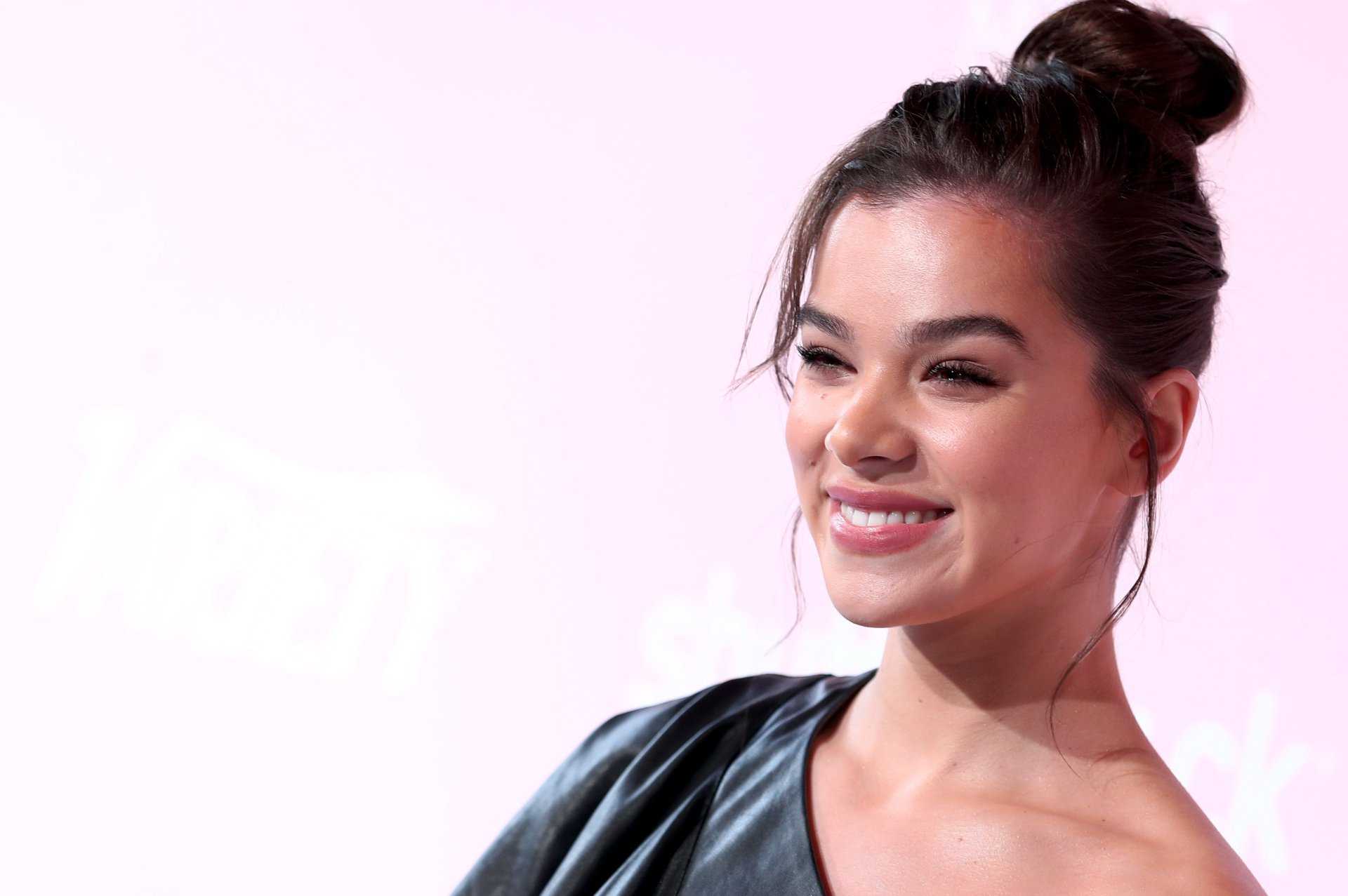 Hailee-Steinfeld-at-Variety-Hitmakers-Awards-in-LA-8