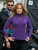 Jennifer Lopez waves Fans on the Set of 'Second Act' Filming in Queens in NYC