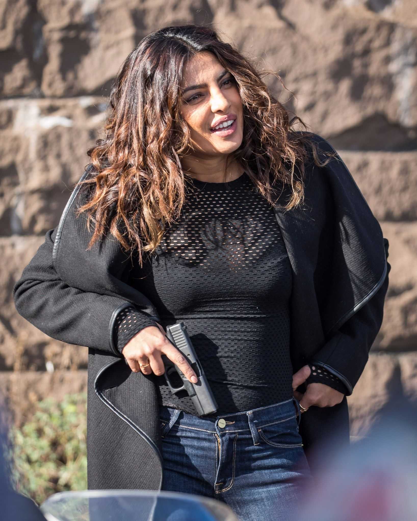 Priyanka-Chopra-on-the-Set-of-Quantico-Season-3-4