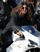 Priyanka-Chopra-on-the-Set-of-Quantico-Season-3-9