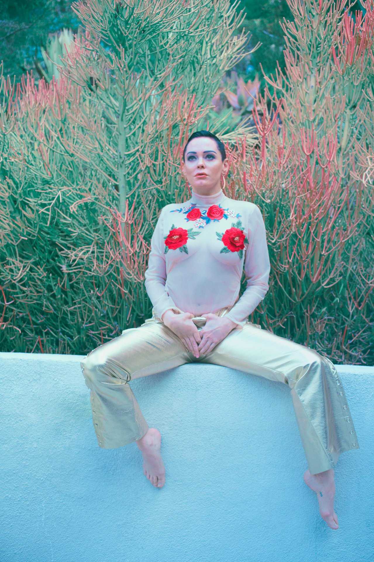 Rose-McGowan-in-Posture-Magazine-2017-8