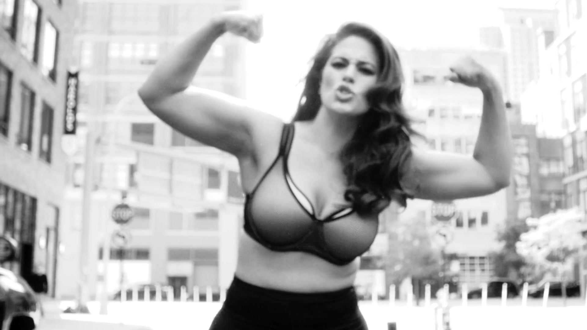 Ashley-Graham-in-Love-Advent-2017-14