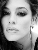Ashley-Graham-in-Love-Advent-2017-7