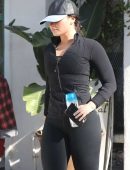 Demi-Lovato-Booty-in-Tights-9