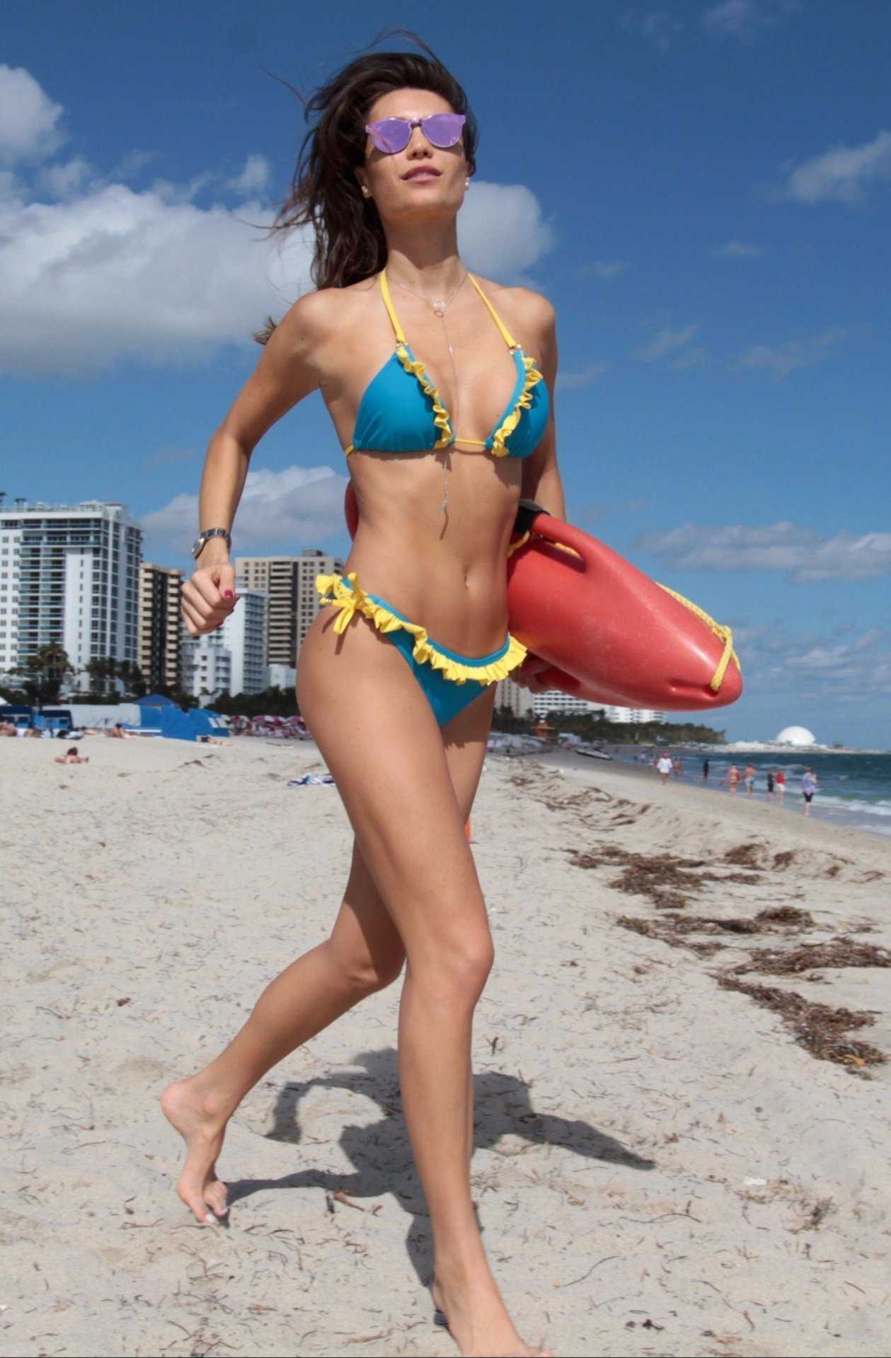 Julia-Pereira-in-Bikini-in-Miami-104