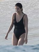 Selena-Gomez-in-Black-Swimsuit-12
