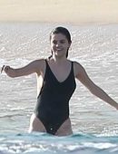 Selena-Gomez-in-Black-Swimsuit-2