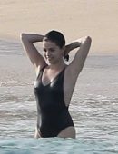 Selena-Gomez-in-Black-Swimsuit-8