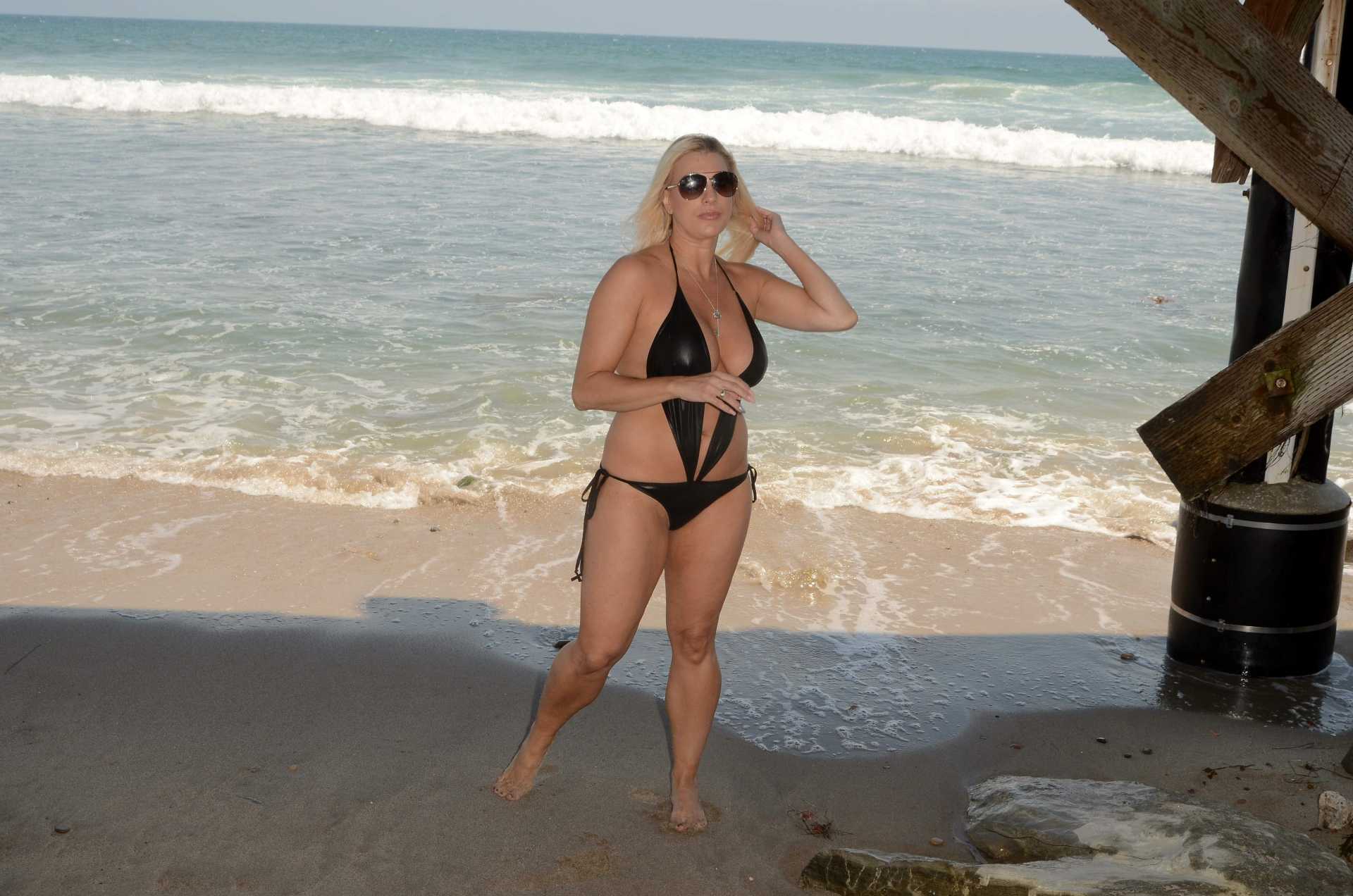 Angelique-Frenchy-Morgan-Playing-Bikini-Football-5