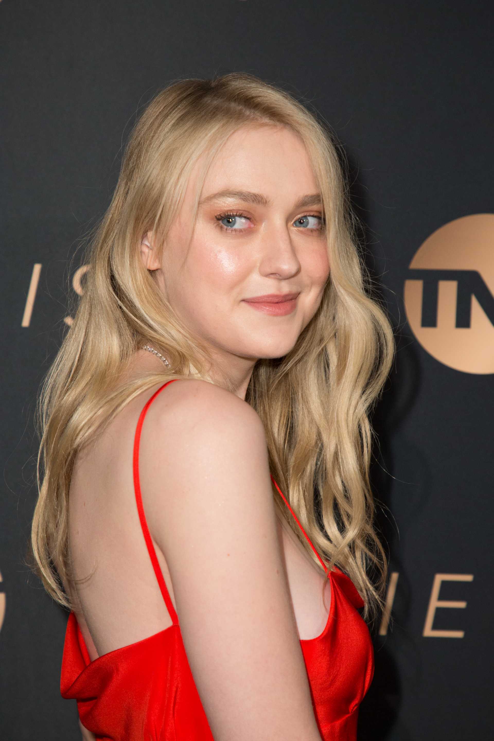 Dakota-Fanning-at-the-Premiere-of-The-Alienist-16