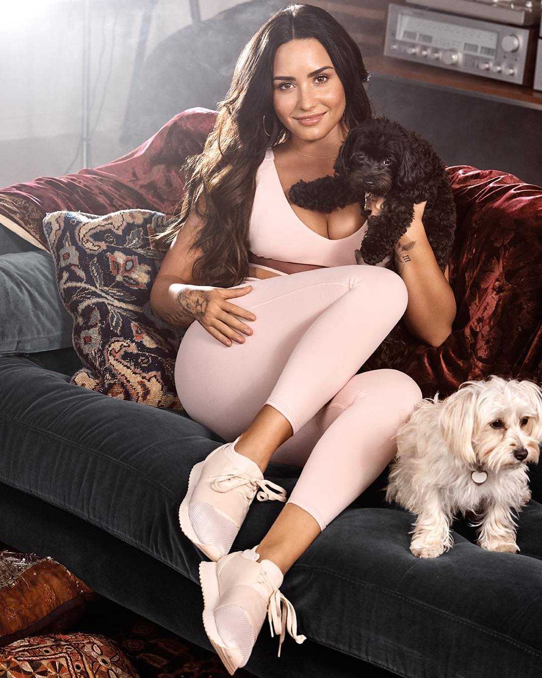 Demi-Lovato-Social-Media-Pics-4