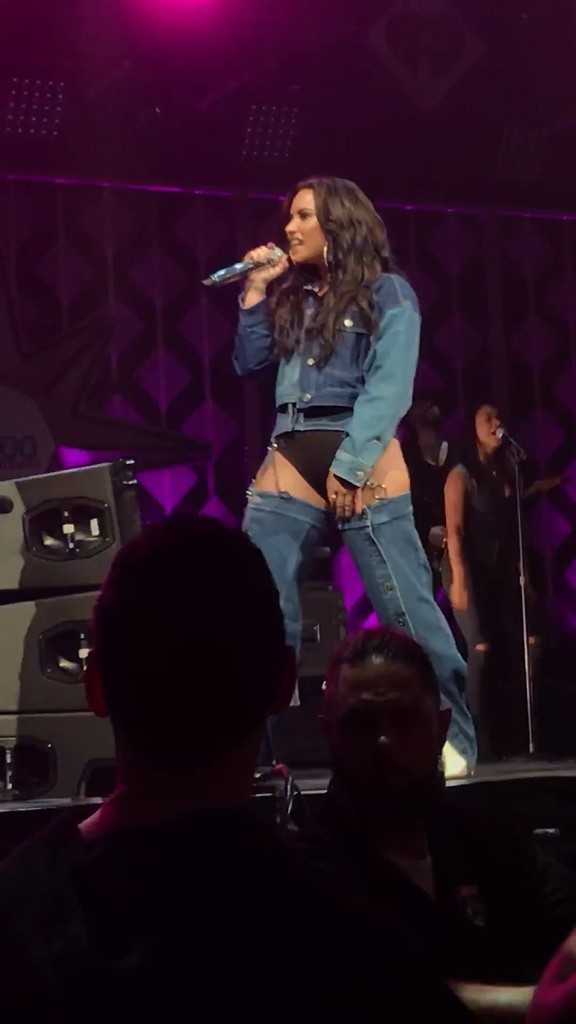 Demi-Lovato-Social-Media-Pics-5