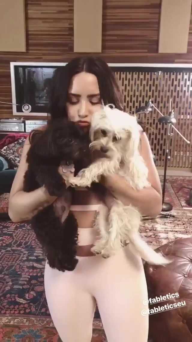 Demi-Lovato-Social-Media-Pics-6