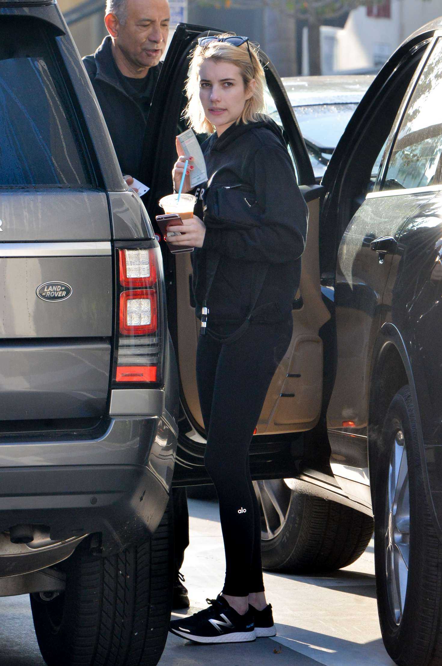 Emma-Roberts-Booty-1