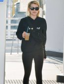 Emma-Roberts-Booty-2