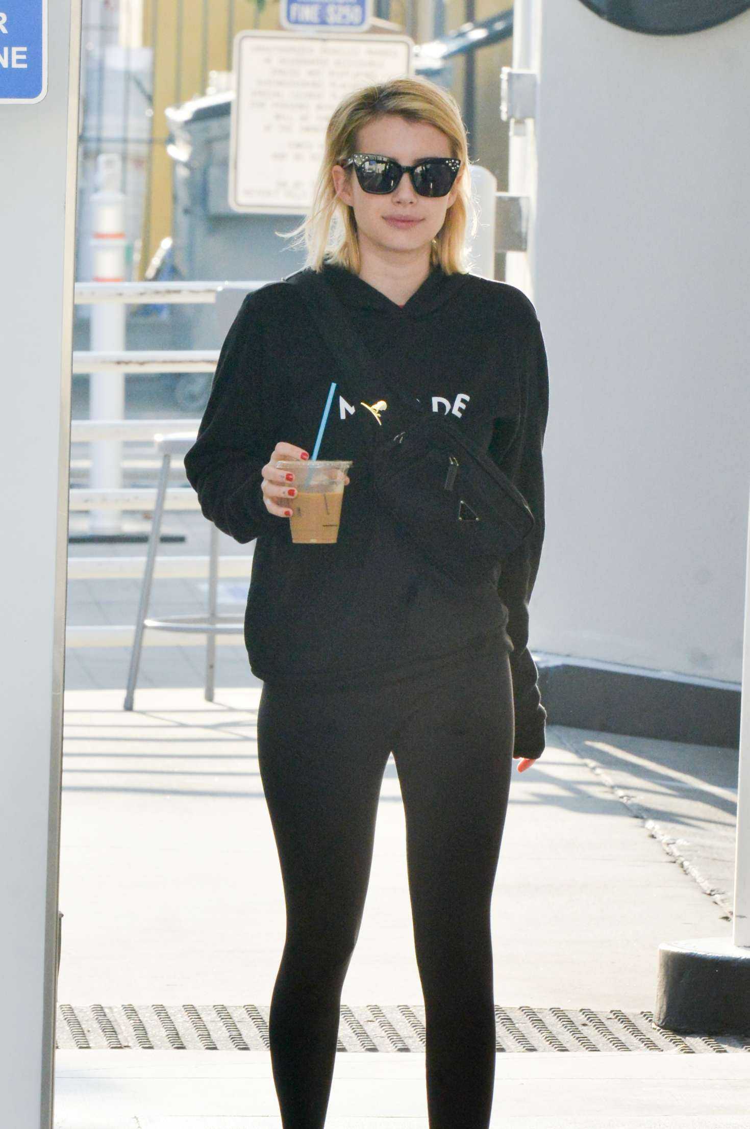 Emma-Roberts-Booty-2
