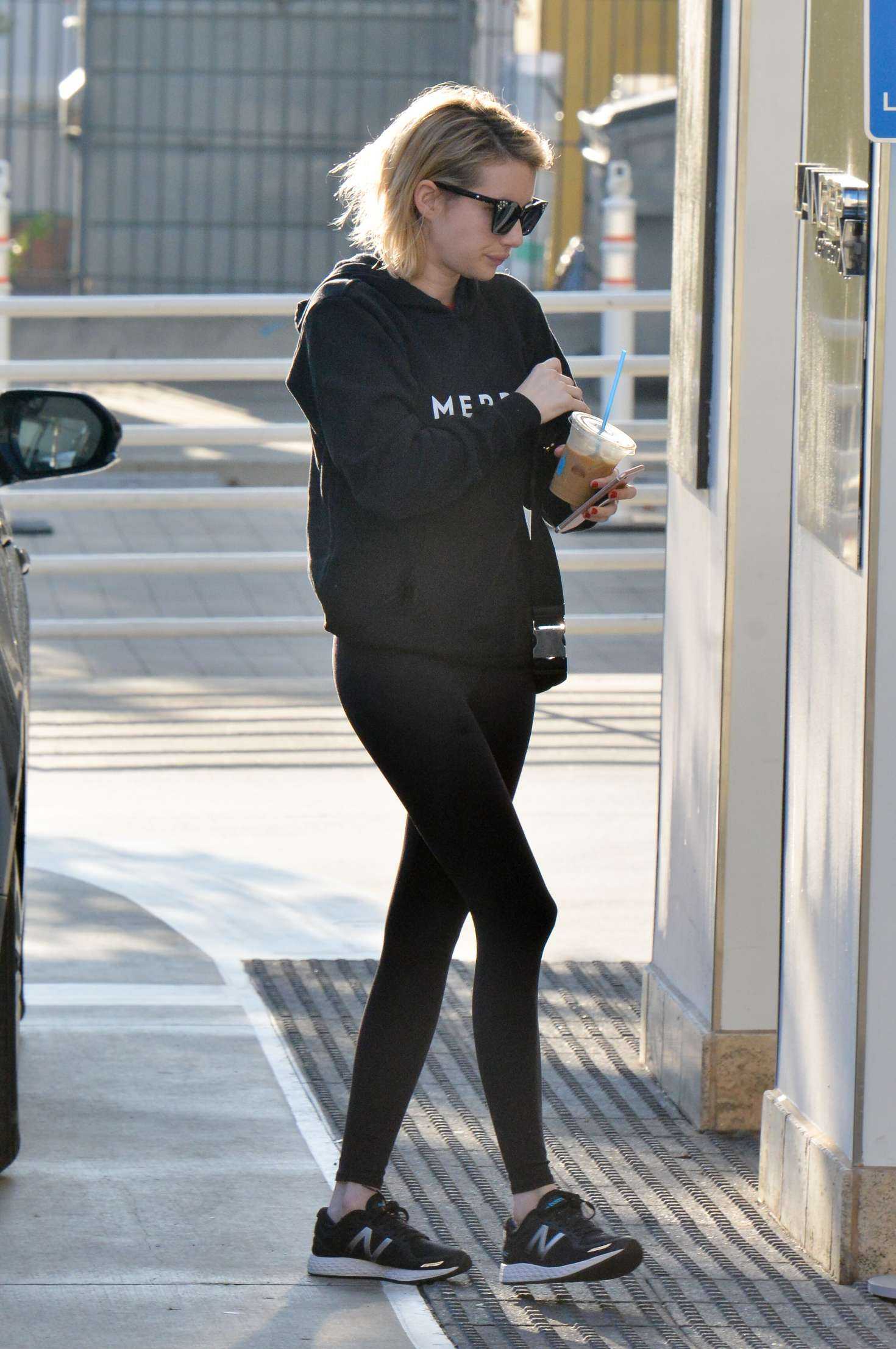Emma-Roberts-Booty-3
