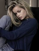Frida-Aasen-in-Cashmere-Photoshoot-2018-7