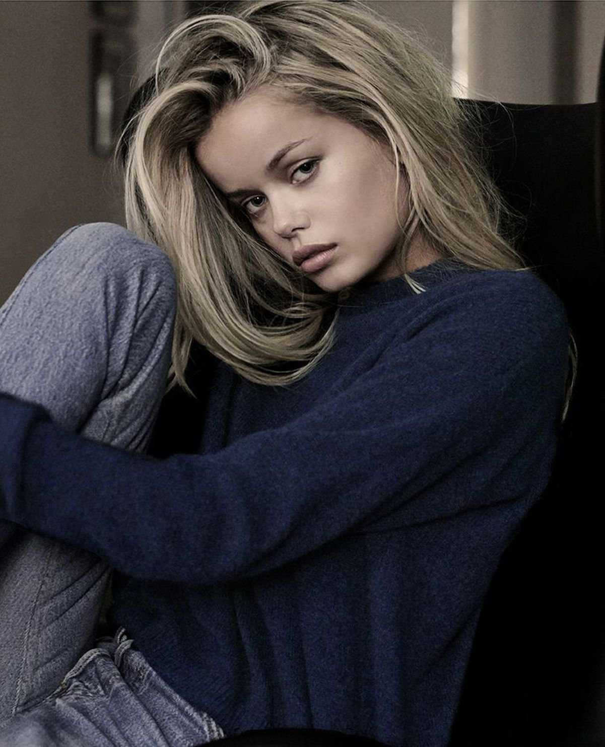 Frida-Aasen-in-Cashmere-Photoshoot-2018-7