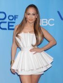 Jennifer-Lopez-Leggy-908