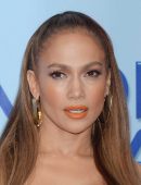 Jennifer-Lopez-Leggy-909
