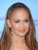 Jennifer-Lopez-Leggy-910