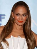 Jennifer-Lopez-Leggy-915