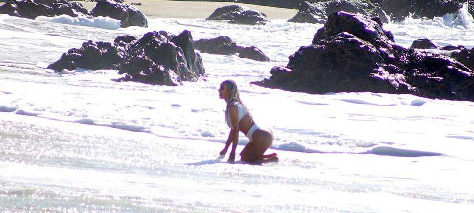 Kim-Kardashian-957