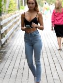 Kimberley-Garner-Booty-in-Jeans-301